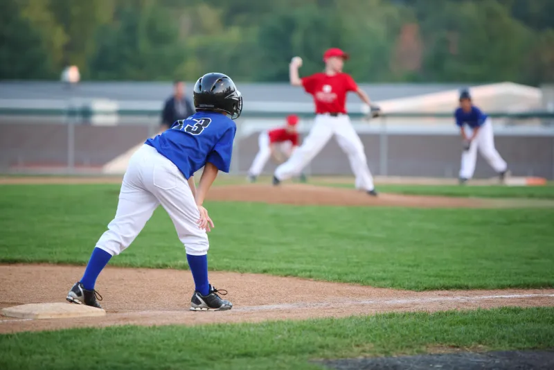 A young baseball player waiting for a pitch